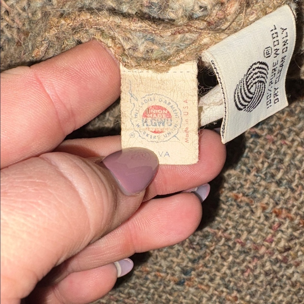 Vintage Rare 100 wool blazer - woman’s size 6/8 - 
Beautiful rare piece - Picture 6 of 7